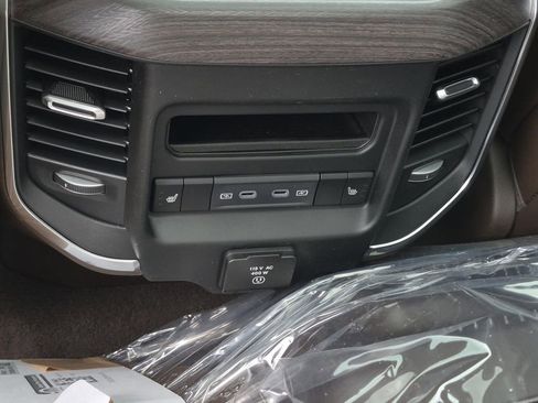 New 2026 RAM 1500 Laramie AWD/4WD image 15