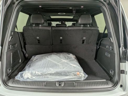 New 2026 Jeep Grand Wagoneer Limited AWD/4WD image 10