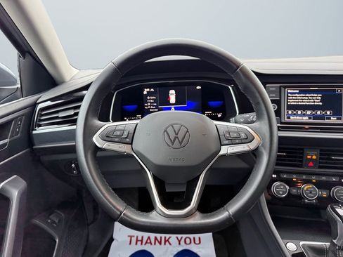 Used 2022 Volkswagen Jetta SE image 12