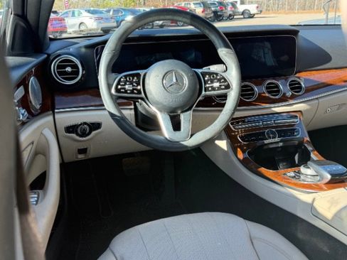 Used 2019 Mercedes-Benz E 300 image 6