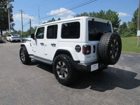 Used 2018 Jeep Wrangler Unlimited Sahara AWD/4WD image 7