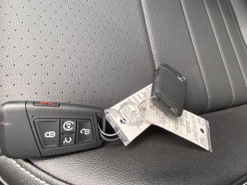Used 2023 Volkswagen Jetta SE w/ Panoramic Sunroof Package FWD image 31