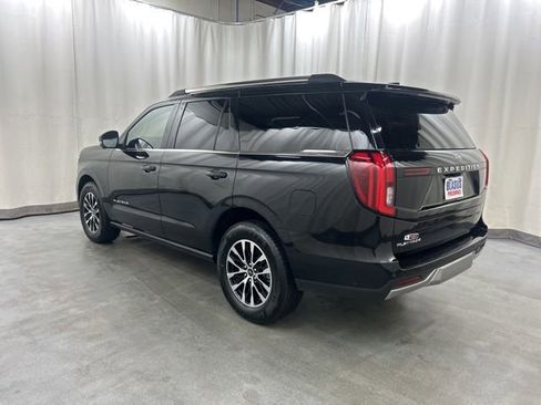 Used 2025 Ford Expedition Platinum AWD/4WD image 3