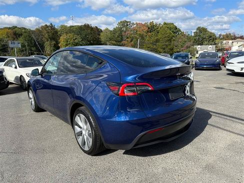 Used 2024 Tesla Model Y Long Range AWD/4WD image 4