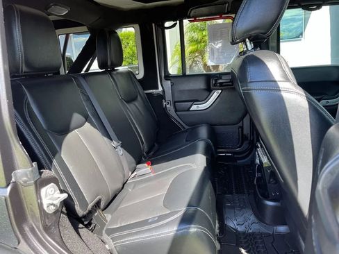 Used 2017 Jeep Wrangler Unlimited Rubicon image 23