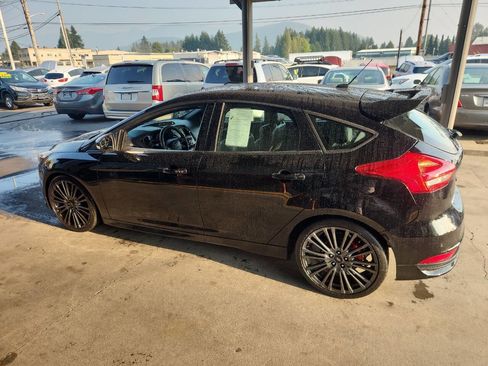 Used 2016 Ford Focus ST w/ Equipment Group 401A image 3