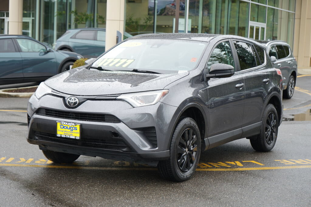 Used 2018 Toyota RAV4 LE w/ All Weather Liner Package FWD image 1