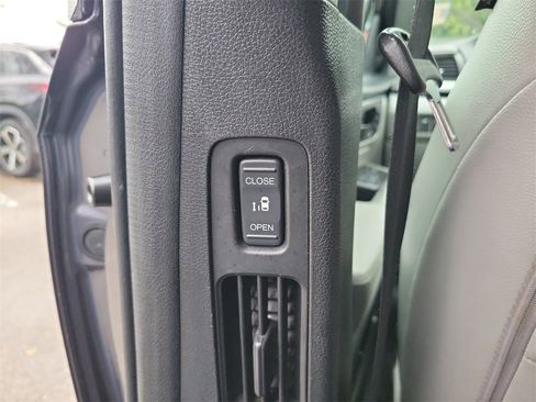 Used 2019 Honda Odyssey EX-L image 11