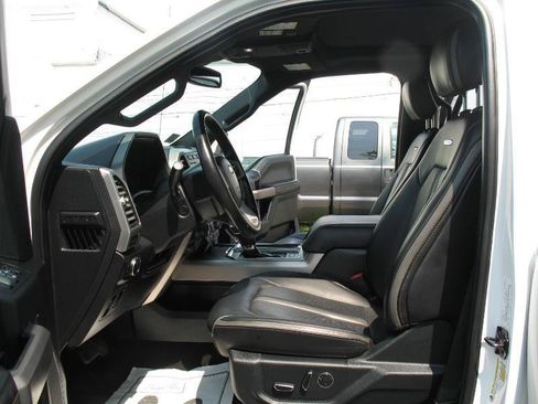 Used 2019 Ford F150 Platinum w/ Equipment Group 701A Luxury AWD/4WD image 19