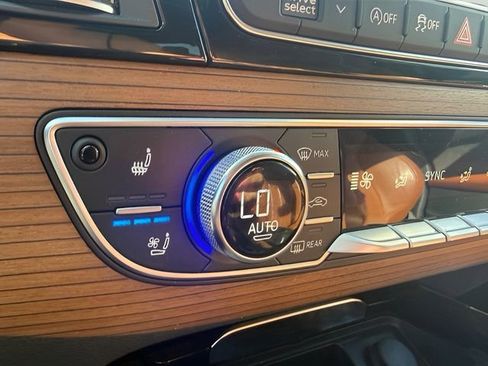 Used 2017 Audi Q7 3.0T Prestige AWD/4WD image 27