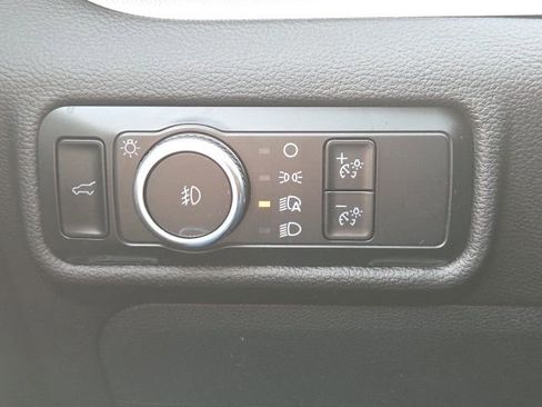 Used 2023 Ford Explorer XLT w/ Equipment Group 202A image 28