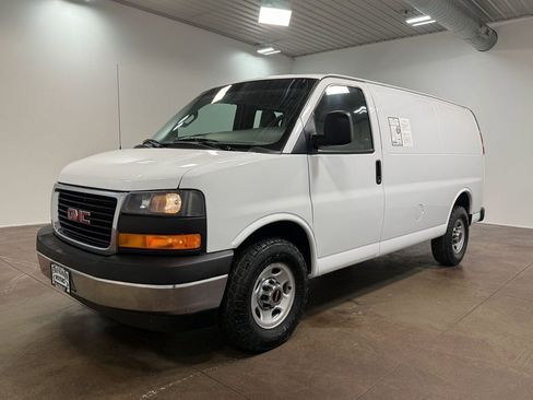 Used 2017 GMC Savana 2500 image 42