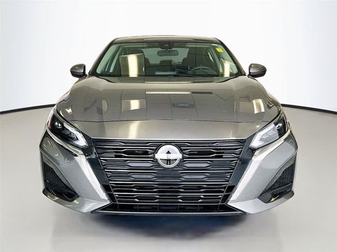 Used 2023 Nissan Altima 2.5 SV AWD/4WD image 3