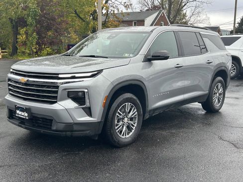 Certified 2025 Chevrolet Traverse LT image 3