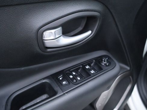 Used 2023 Jeep Renegade Latitude image 22