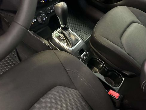 Used 2023 Jeep Renegade Latitude AWD/4WD image 20