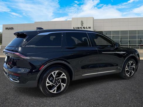Certified 2025 Lincoln Nautilus Premier AWD/4WD image 3