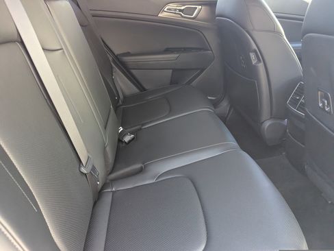 Certified 2025 Kia Sportage EX w/ Premium Package image 11