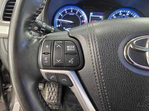 Used 2017 Toyota Highlander SE AWD/4WD image 11