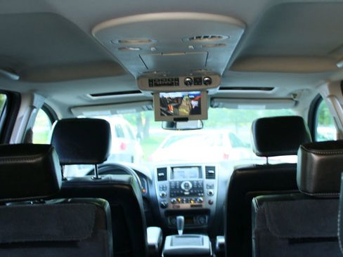 Used 2011 Nissan Armada Platinum w/ 2nd Row Captain Seat Pkg AWD/4WD image 34