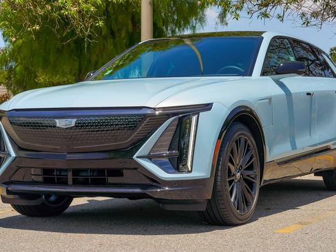 Used 2025 Cadillac Lyriq Sport image 2