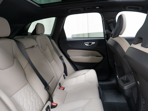New 2026 Volvo XC60 B5 Core w/ Climate Package AWD/4WD image 24