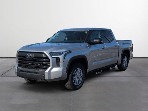 Used 2022 Toyota Tundra SR5 w/ SR5 Premium Package image 2