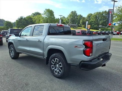 Used 2024 Chevrolet Colorado Z71 w/ Z71 Convenience Package 2 AWD/4WD image 8