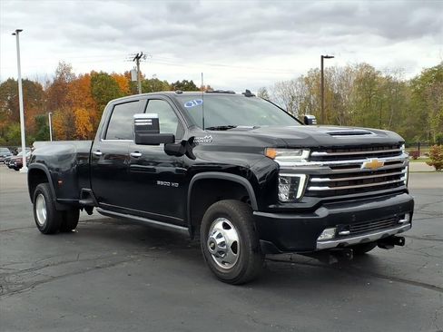 Used 2021 Chevrolet Silverado 3500 High Country w/ LPO, Hitch Package image 3