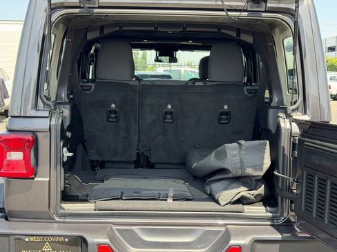 Used 2025 Jeep Wrangler Unlimited Rubicon AWD/4WD image 18