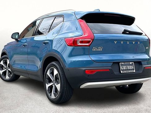 Used 2025 Volvo XC40 B5 Plus image 16