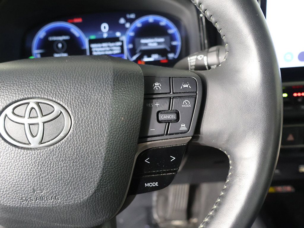 Used 2025 Toyota Camry XLE FWD image 38