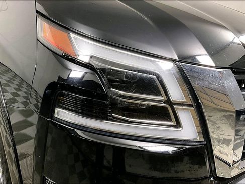 Used 2023 Nissan Armada SL w/ Captain's Chairs Package image 29