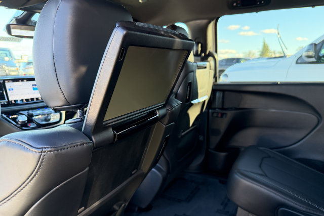 New 2026 Chrysler Pacifica Select AWD/4WD image 23