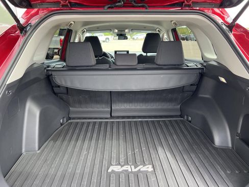 Used 2025 Toyota RAV4 LE AWD/4WD image 12