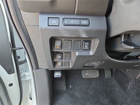 New 2025 Nissan Frontier SV w/ SV Convenience Package image 18