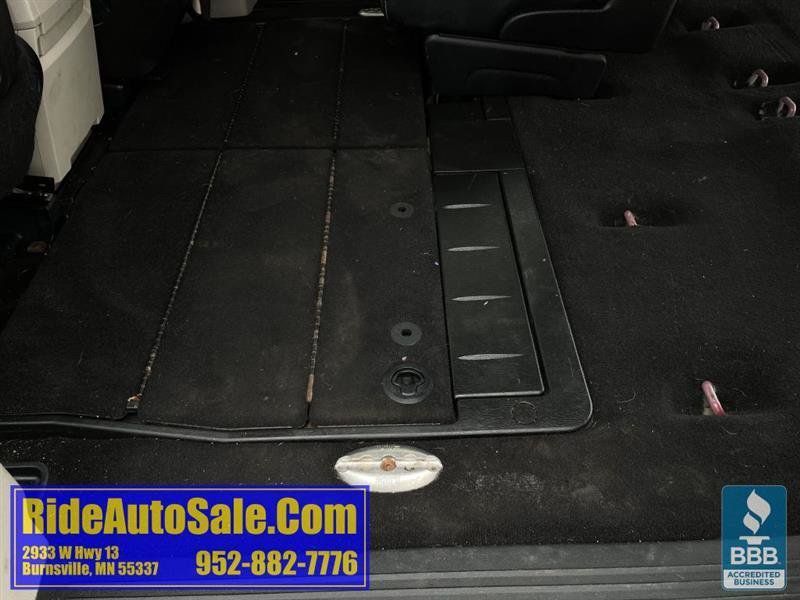 Used 2013 Chrysler Town & Country Touring-L w/ Driver Convenience Group FWD image 32