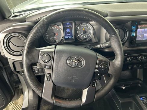 Used 2019 Toyota Tacoma TRD Off-Road image 15