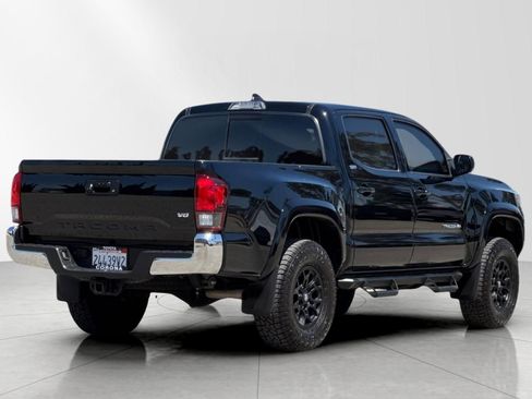 Used 2019 Toyota Tacoma SR5 RWD image 3