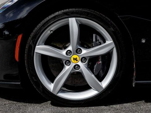 Used 2019 Ferrari Portofino RWD image 38