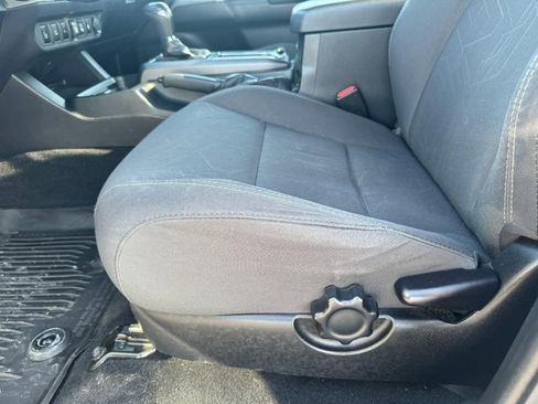 Used 2018 Toyota Tacoma TRD Sport w/ Technology Package image 15