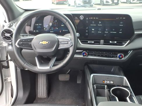 Used 2025 Chevrolet Equinox LT w/ Convenience Package II FWD image 12