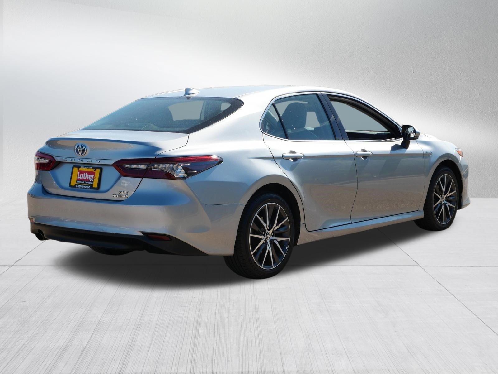 Used 2021 Toyota Camry XLE w/ Cold Weather Package FWD image 7