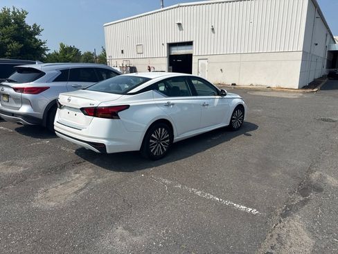 Used 2023 Nissan Altima 2.5 SV FWD image 3