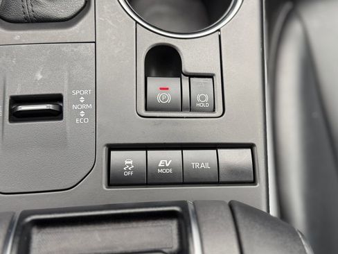 Used 2022 Toyota Highlander XLE image 27