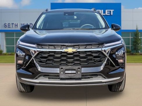 Used 2025 Chevrolet Trax LT FWD image 34