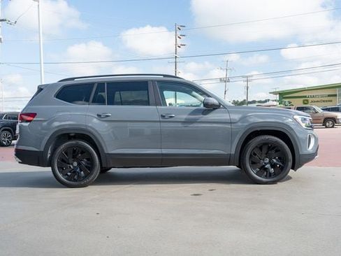 New 2026 Volkswagen Atlas SE FWD image 7