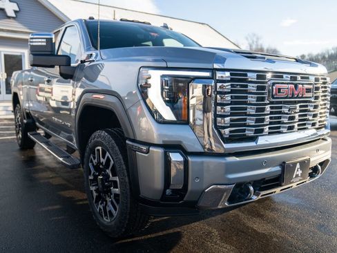 Used 2024 GMC Sierra 2500 Denali w/ Denali Reserve Package image 9