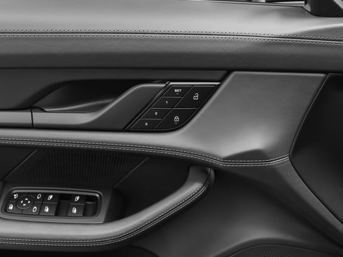 Used 2023 Porsche Taycan image 28