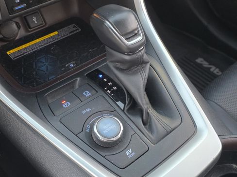 Used 2020 Toyota RAV4 Limited AWD/4WD image 20